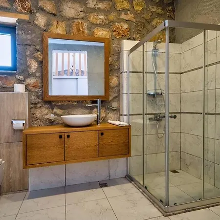 Villa Sleeps 4, Spacious Lux With Private Pool Awz 275